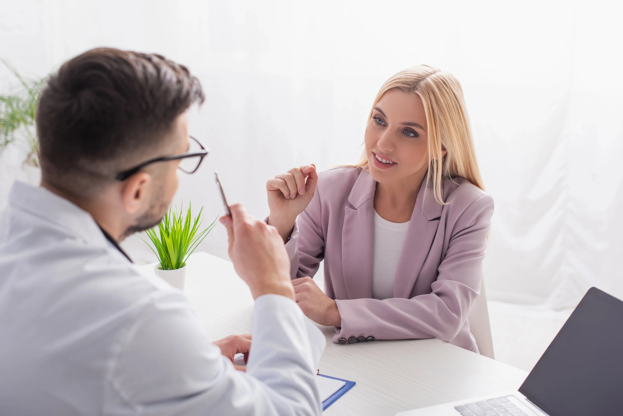 veterinary-practice-consultants-talking